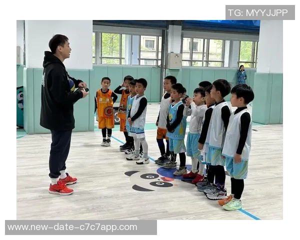 打篮球的体能消耗与踢足球的对比分析探讨运动员的疲劳感受与训练强度